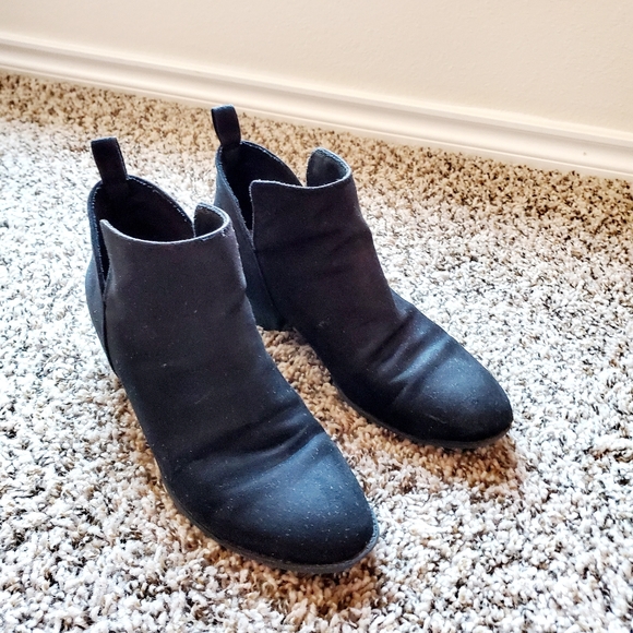 American Eagle Black Suede Size 8 Chelsea Boots - Picture 2 of 9